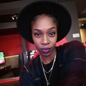 Meet your Posher, Canetra